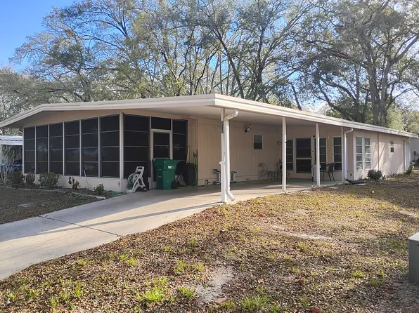 301 Dogwood Ln #86, Lady Lake, FL 32159