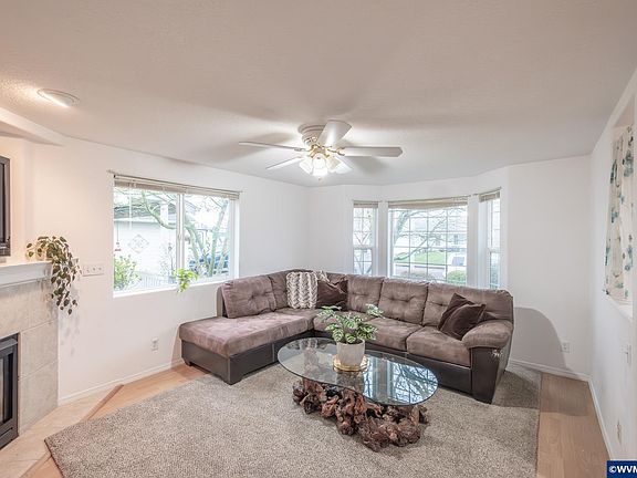 4th image of 2147 Edgemont St SE