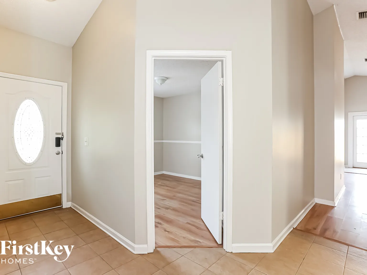 3 bed, 2.0 bath, 1256 sqft, $2,445 — Photo 2