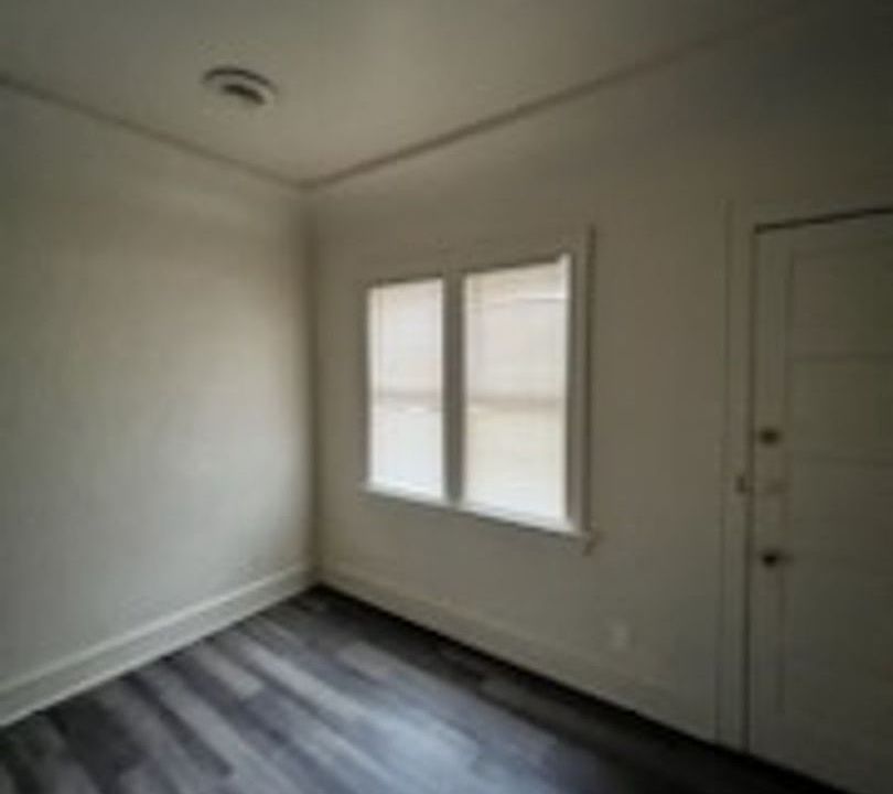 Building Photo 3