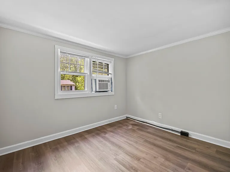 4 Thurston Ave — Photo 24