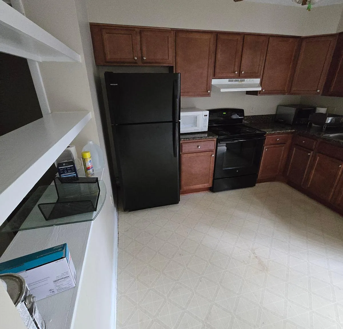 2 bed, 1.5 bath, 1066 sqft, $1,585 — Photo 3