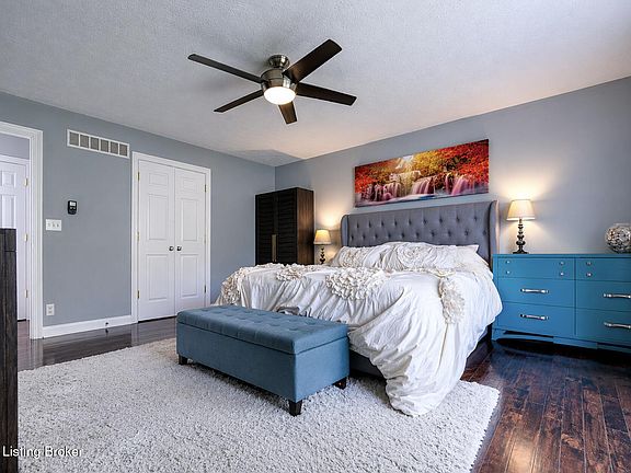 4th image of 2109 Oakford Ct