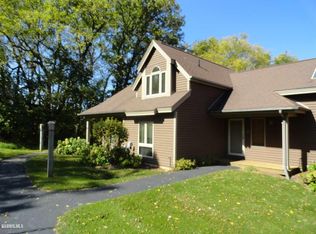 129 Walnut Hill Dr, Galena, IL 61036