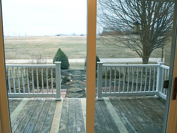 5th image of 301 Prairie Lane Dr
