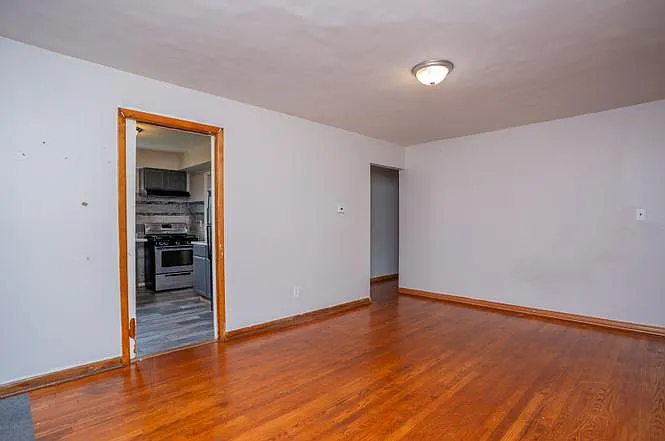 15533 Vincennes Rd — Photo 10