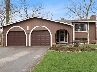 11271 Red Fox Dr, Osseo, MN 55369