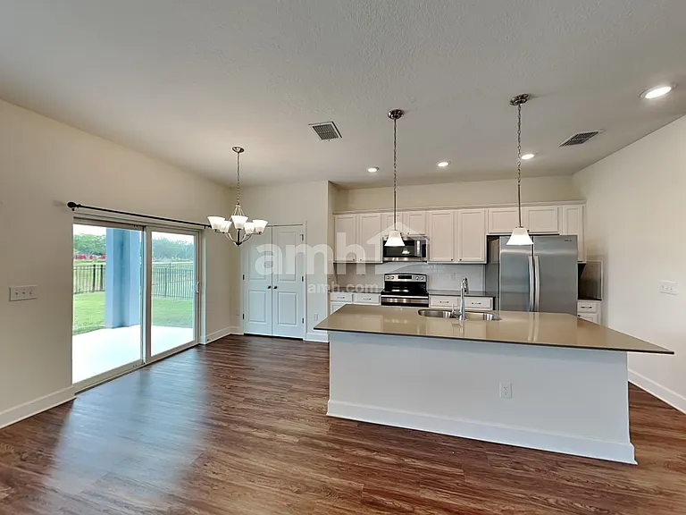 1103 Walden Pond Dr — Photo 5