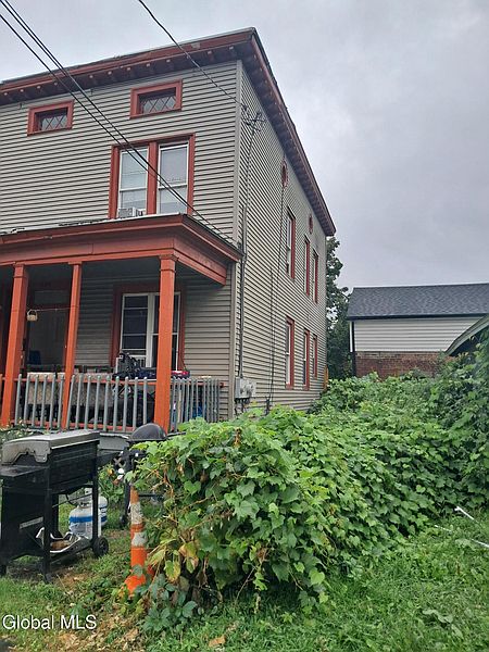 3rd image of 288-290 Yates Street