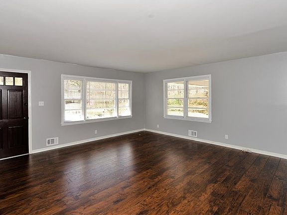 3rd image of 1619 Roberts Dr SE