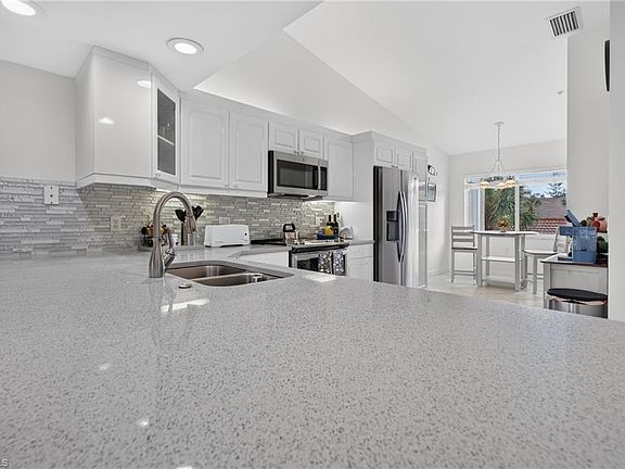 5th image of 2345 Magnolia Ln