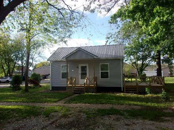 2420 Marion Ave, Mattoon, IL 61938