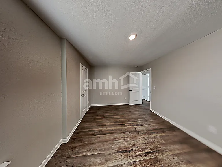 415 Vermeer Ct — Photo 16