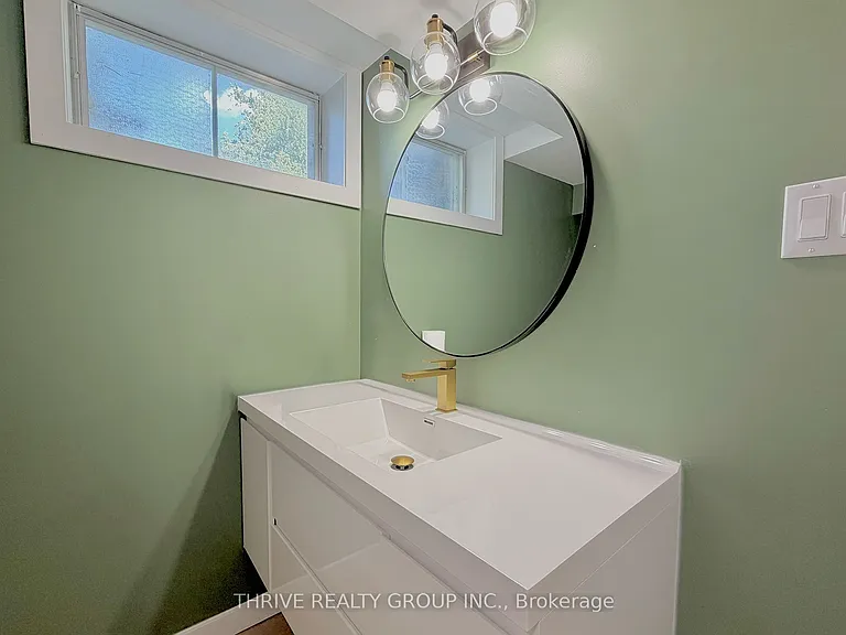 444 Ridgewood Cres #LOWER — Photo 11
