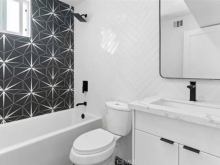6419 1/2 Lexington Ave — Photo 15