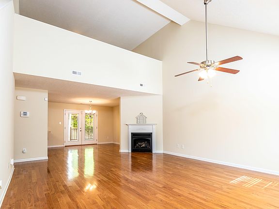 4th image of 444 Dogwood Glen Ln