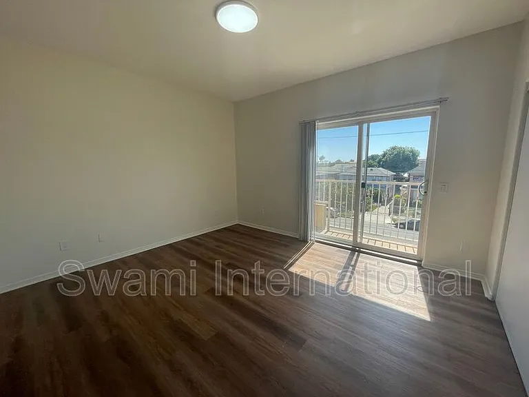 5010 S Figueroa St — Photo 16