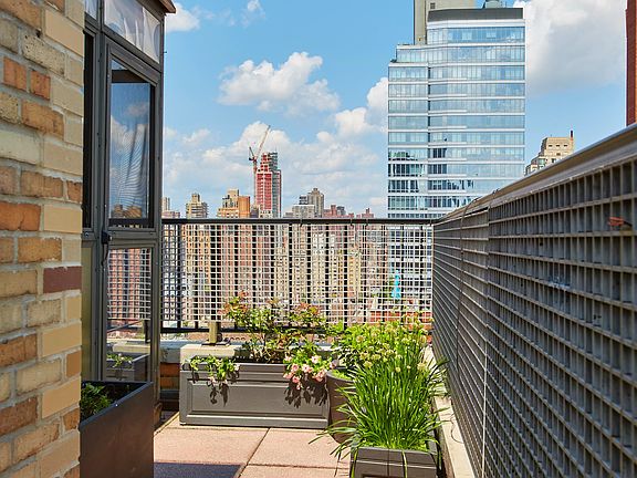 5th image of 245 E 72nd St Penthouse E