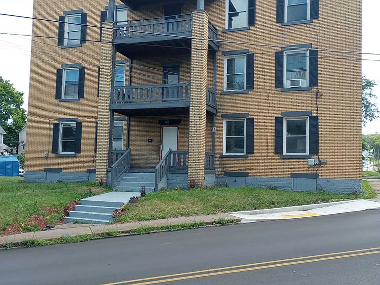 537 E Washington St #3 — Photo 22