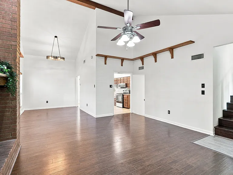 8782 Marilyn Dr — Photo 4