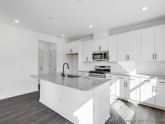 5th image of 543 Claftin St
