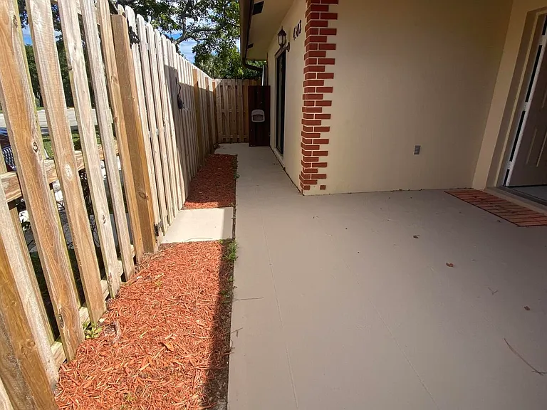 4302 Woodstock Dr #B — Photo 3