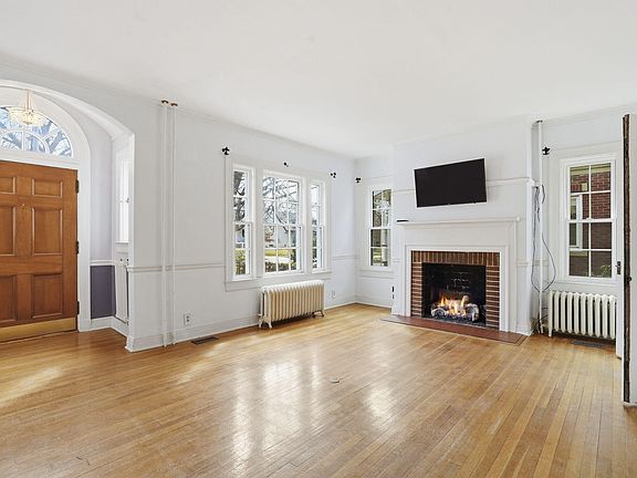 5th image of 731 S Fremont Avenue