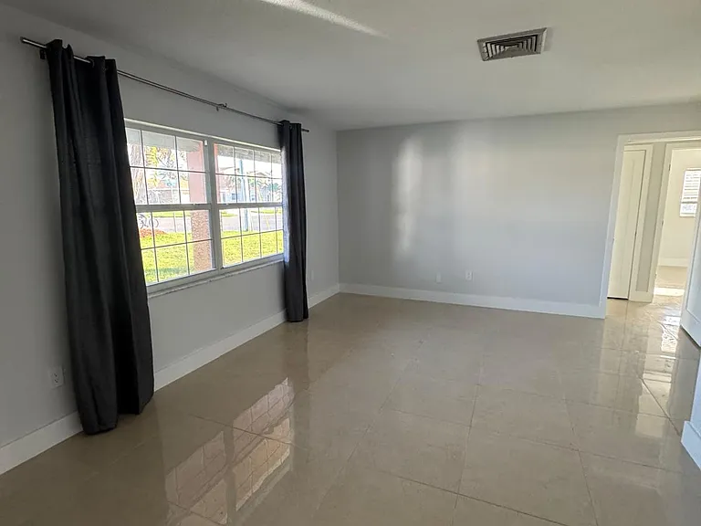 400 Capri Blvd — Photo 19
