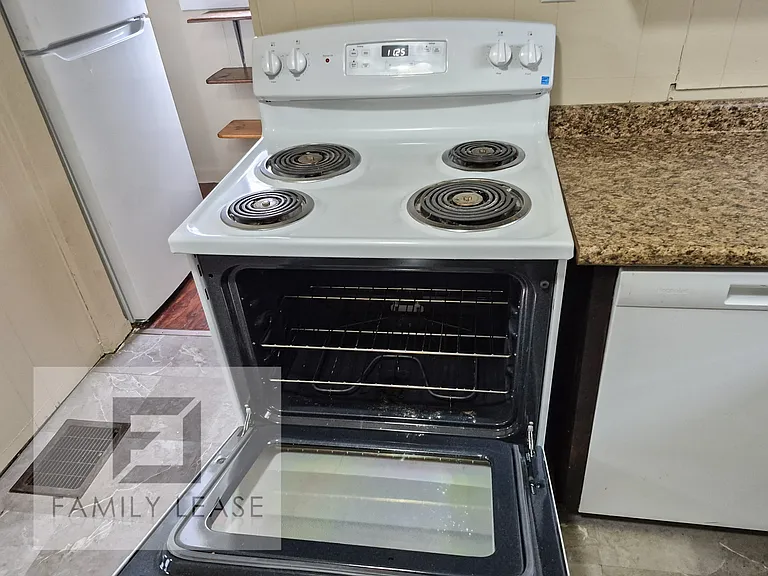 596 Lafayette Ave — Photo 9