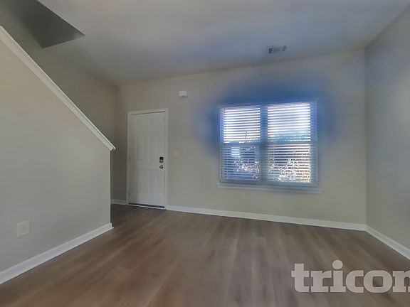 2nd image of 90 Wyndham Ct SE