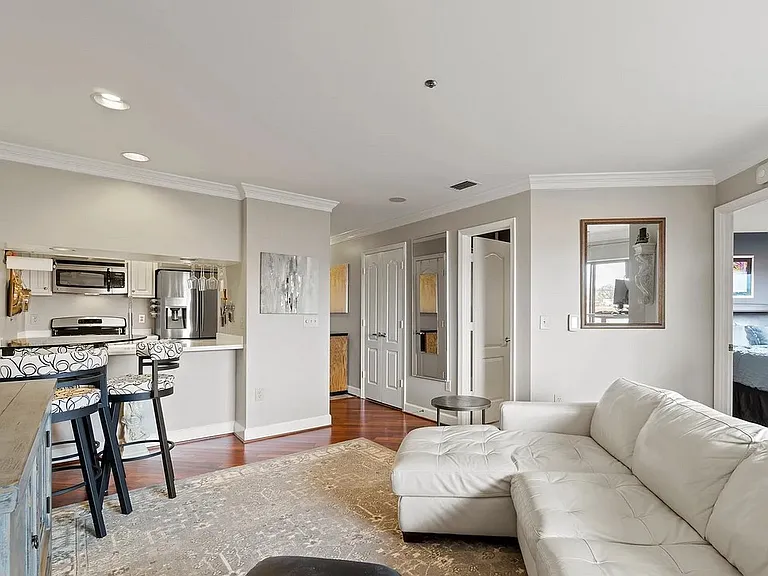1050 N Stuart St #411 — Photo 4