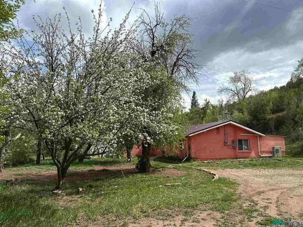 6 Fountain Dr, Las Vegas, NM 87701