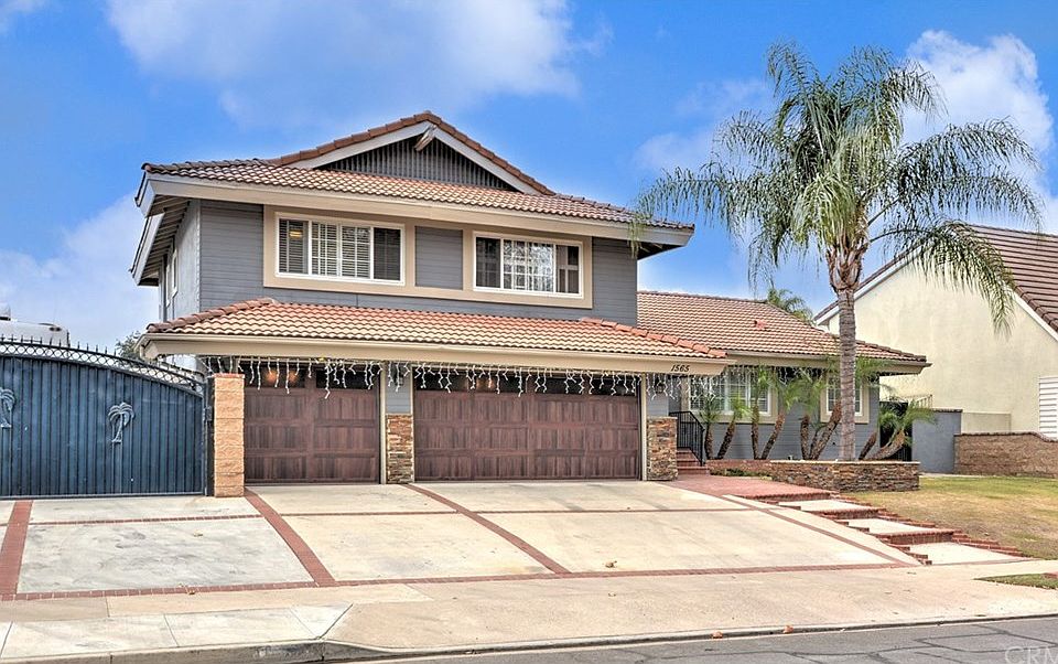 2nd image of 1565 Sandalwood Dr