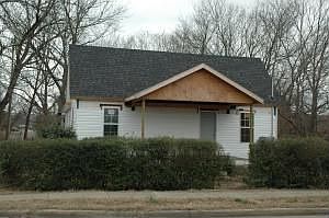 2nd image of 819 W 2nd Ct