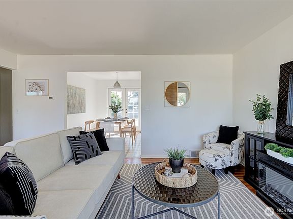 5th image of 1119 Fuller Street