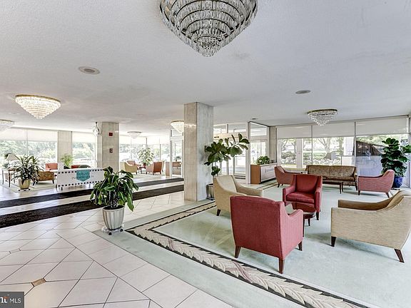 3rd image of 10201 Grosvenor Pl APT 625