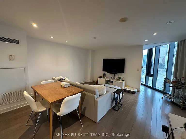 1 Market St #709 — Photo 3
