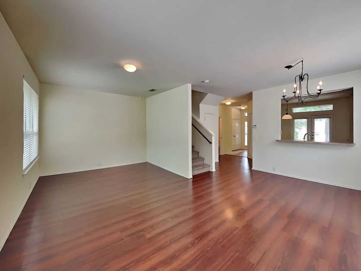 Move In Ready Now! — Photo 2