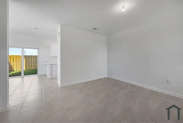 3 bed, $3,000 — Photo 2