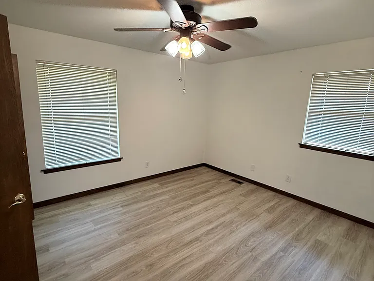 2517 Larkspur Ln — Photo 23