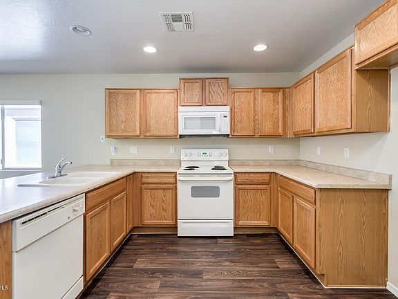 2nd image of 1702 E Maddison Cir