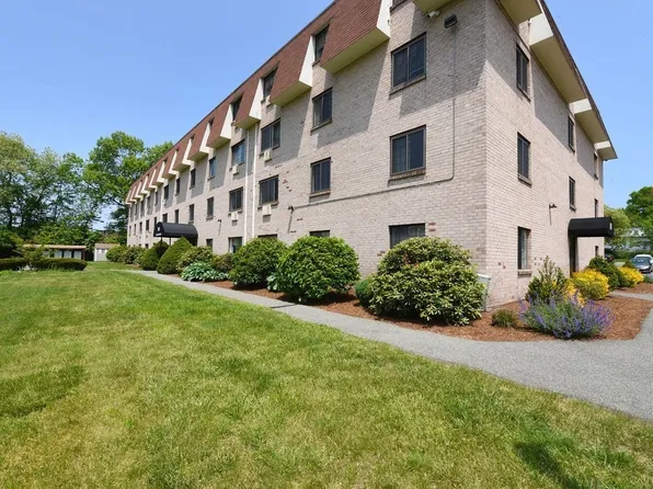 103 Grove St APT 333, Rockland, MA 02370