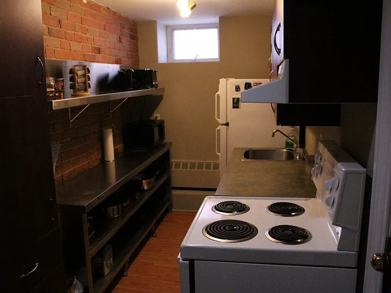 58 Sweetland Ave — Photo 7