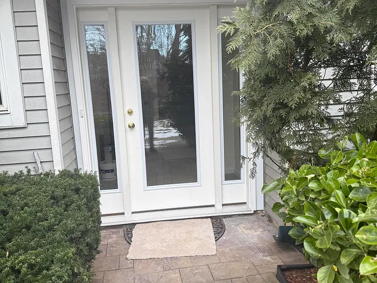 97 Commodore Dr — Photo 3
