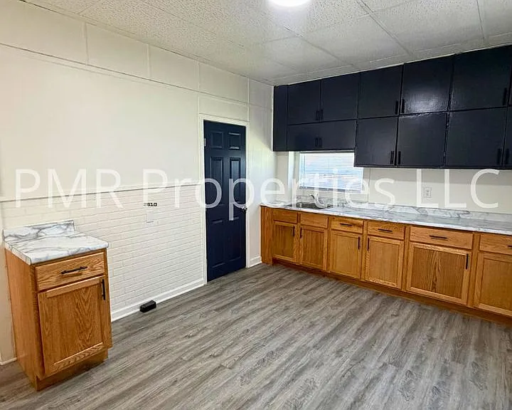 1805 Mitchell Ave — Photo 2
