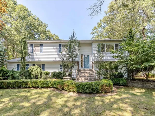 4 Hampton Court, Manorville, NY 11949