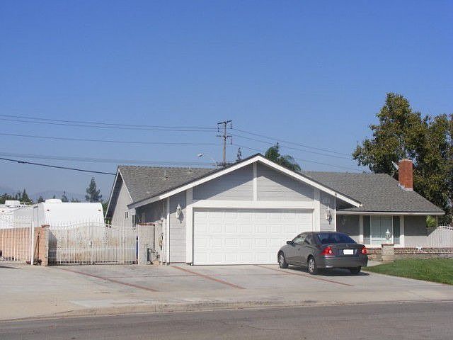1st image of 1027 E Bermuda Dunes St