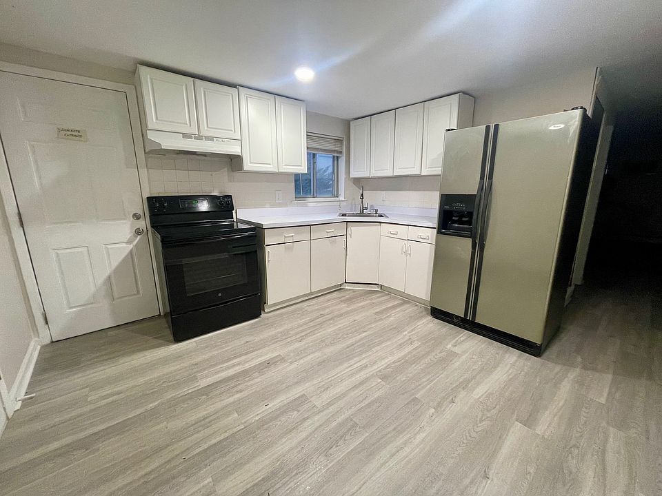 1st image of 7 Springs Dr