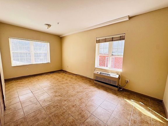3rd image of 460 Lenox Rd #2R