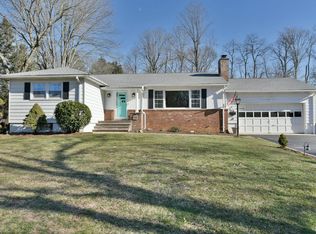 72 Leedsville Dr, Lincroft, NJ